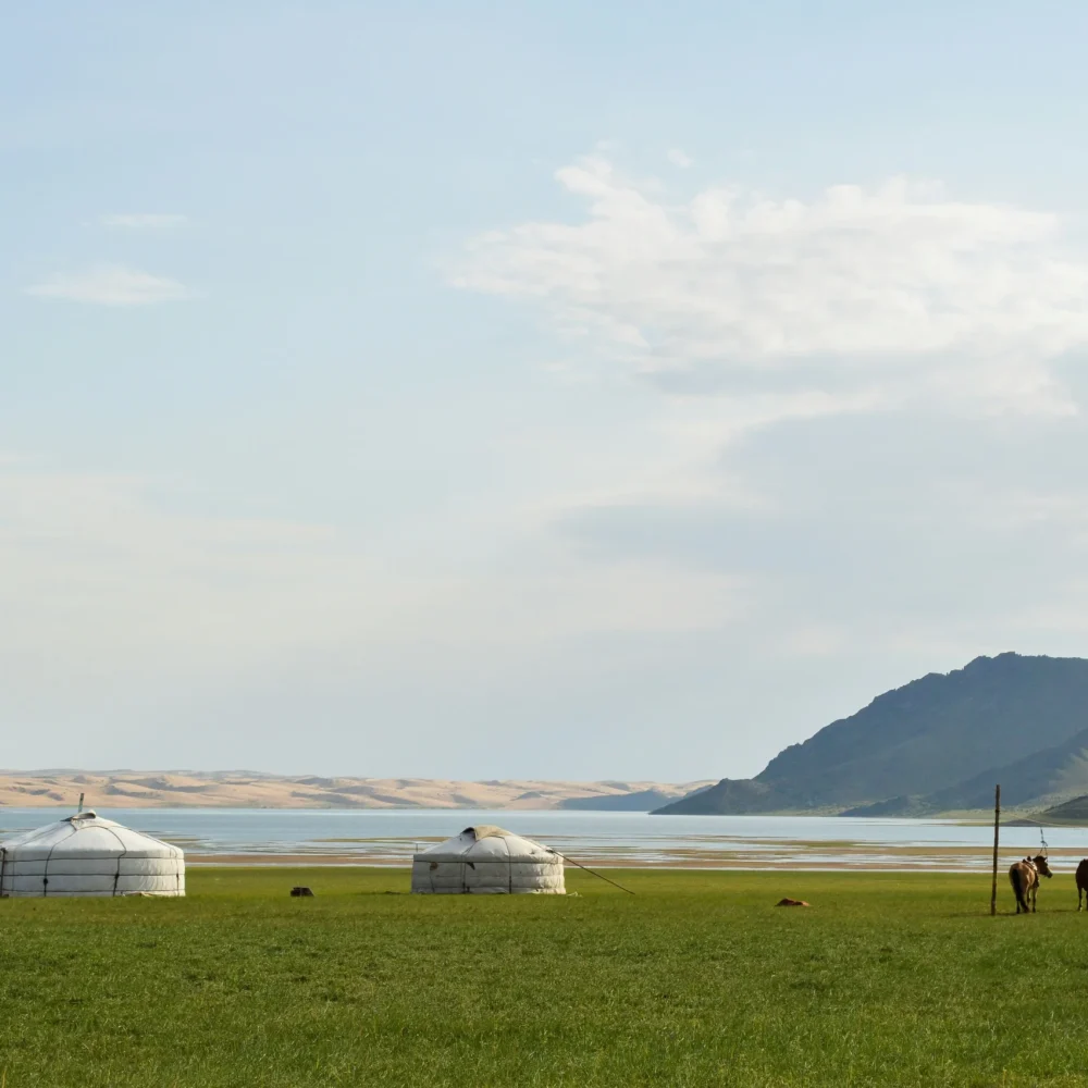 Mongolsko jurty jezero step