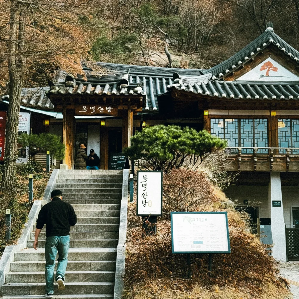 Jižní Korea pagoda v přírodě